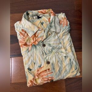 Tommy Bahama Hawaiian Print Silk shirt size medium